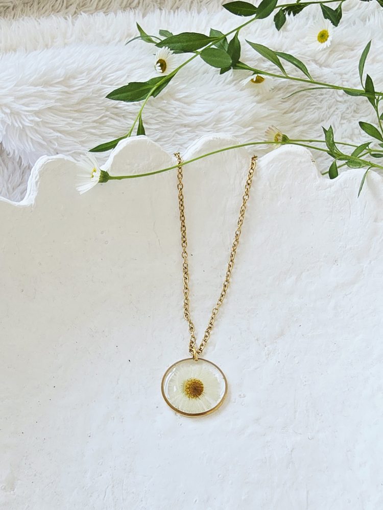 Daisy gold necklace