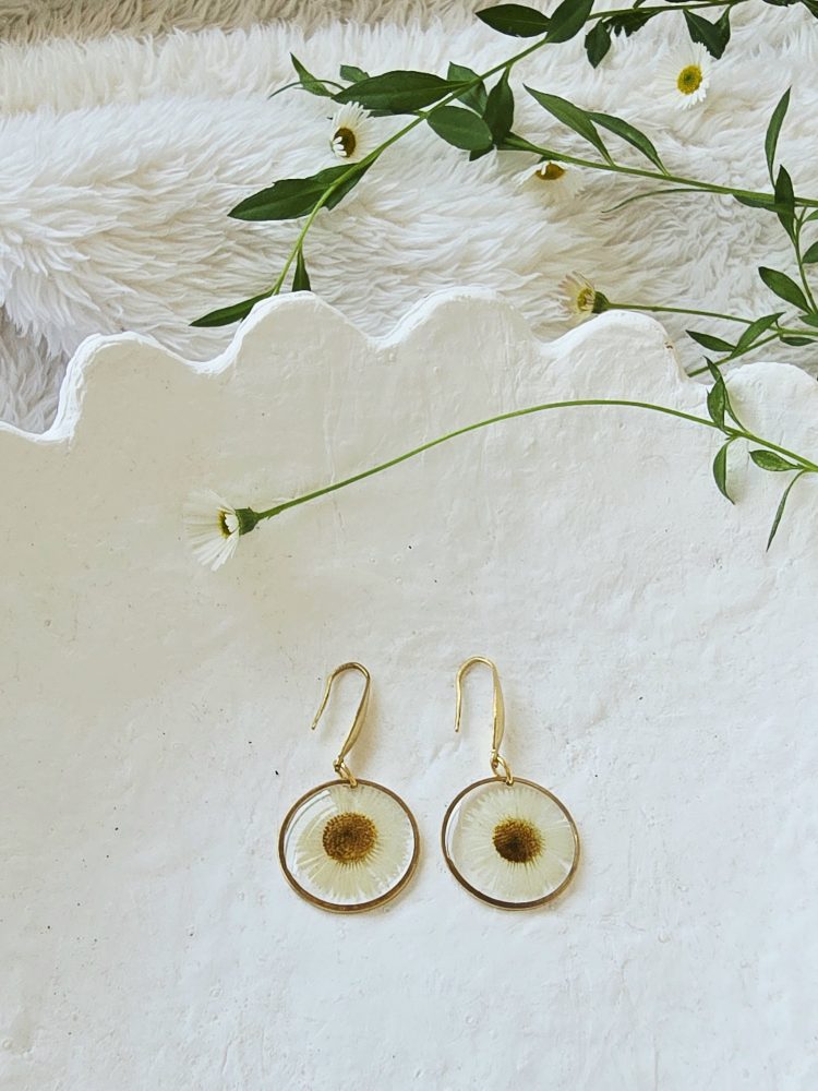 Daisy gold hook earrings