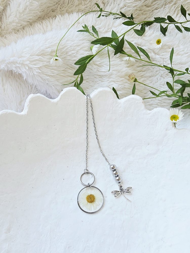 Daisy silver lariat necklace